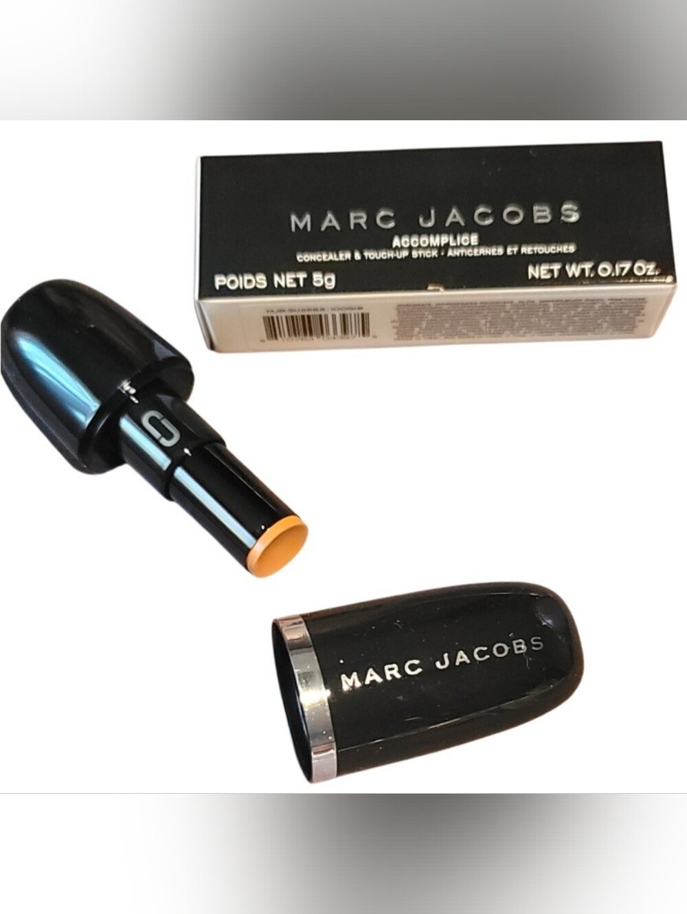 Marc Jacobs Concealer & Touch-Up Stick in Tan Yellow-Beige
